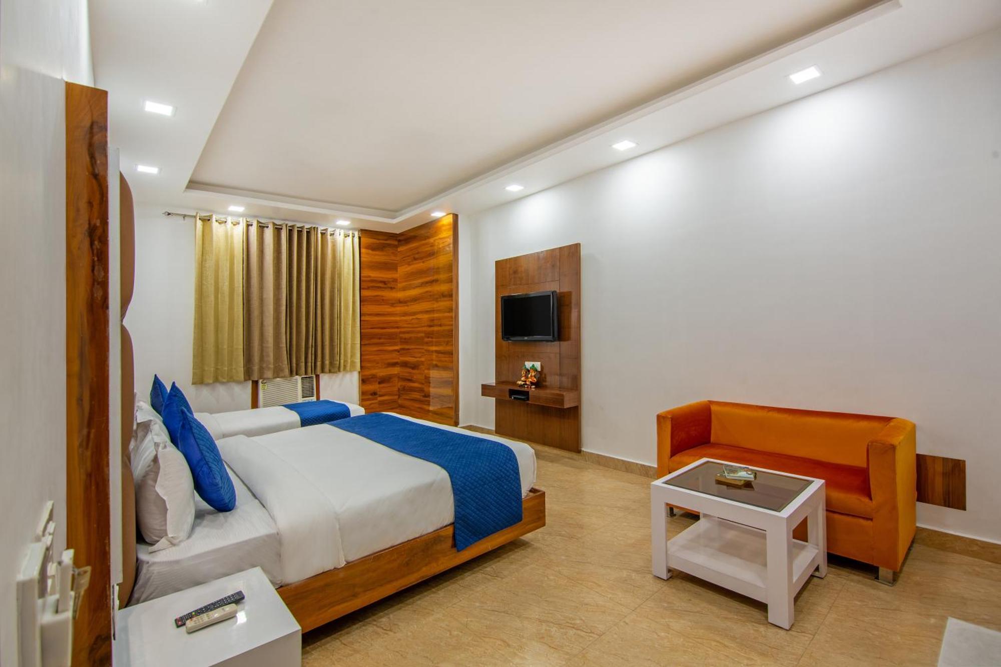 Rahul Palace By Golden Tree Near Metro Station And Ajmal Khan Market Nova Deli Exterior foto