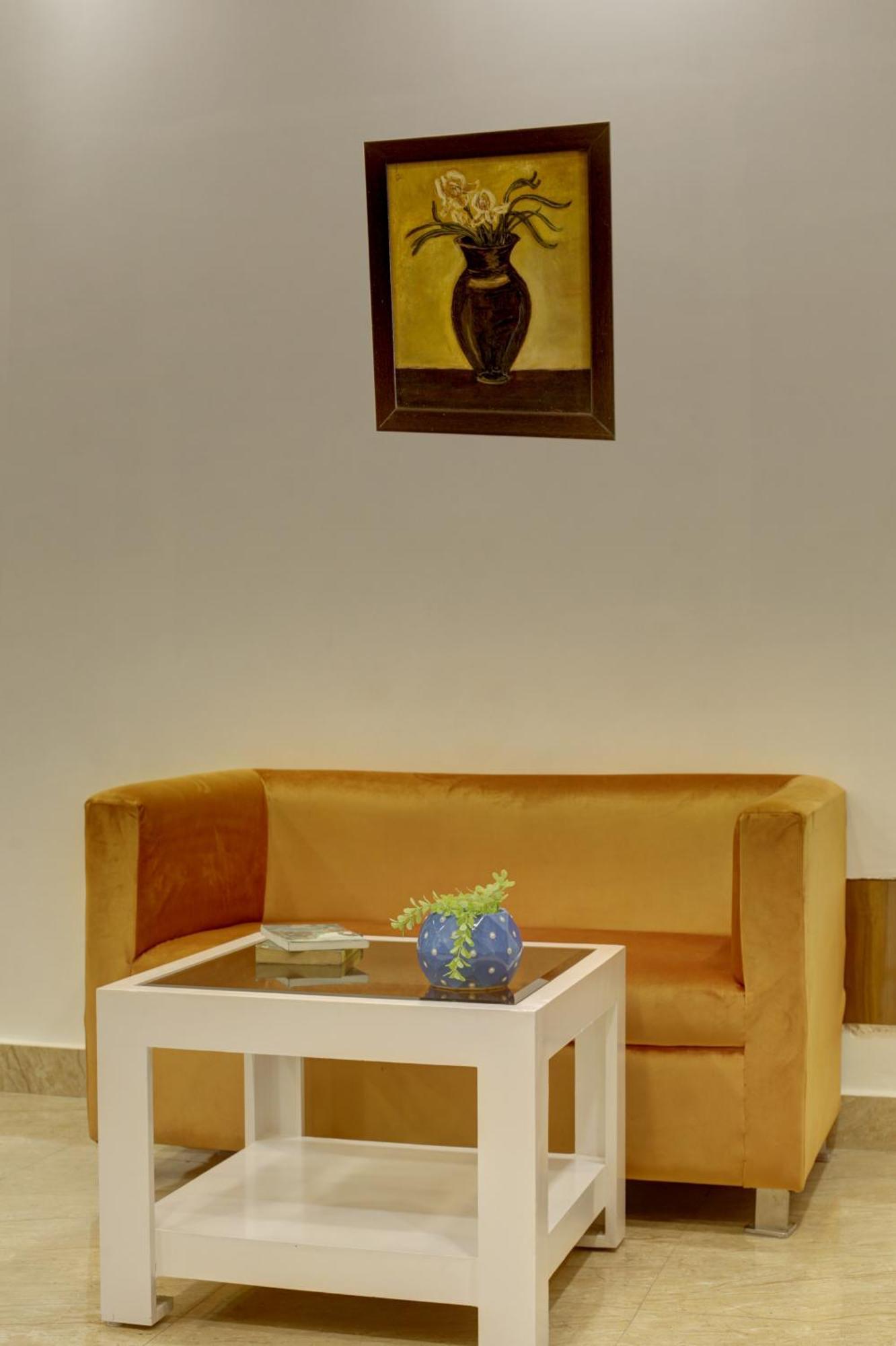 Rahul Palace By Golden Tree Near Metro Station And Ajmal Khan Market Nova Deli Exterior foto