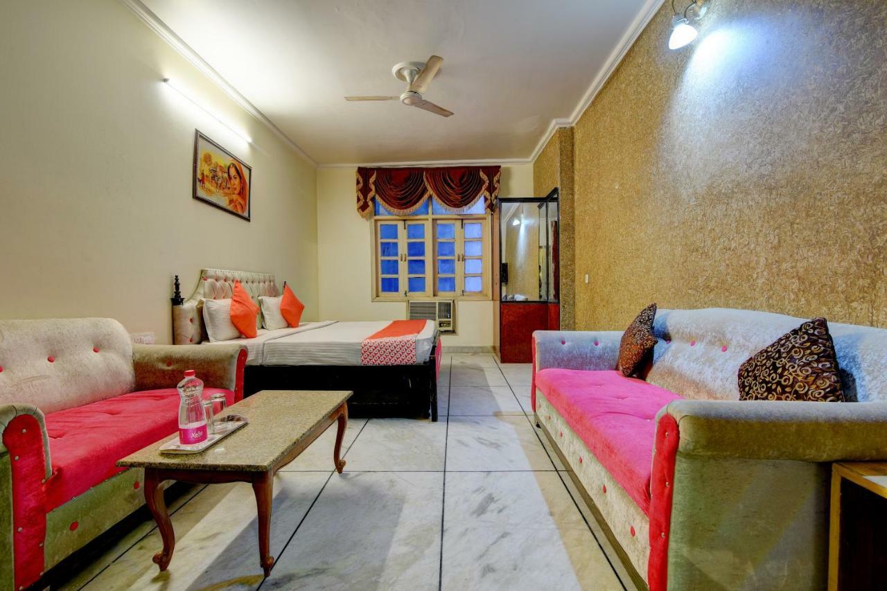 Rahul Palace By Golden Tree Near Metro Station And Ajmal Khan Market Nova Deli Exterior foto
