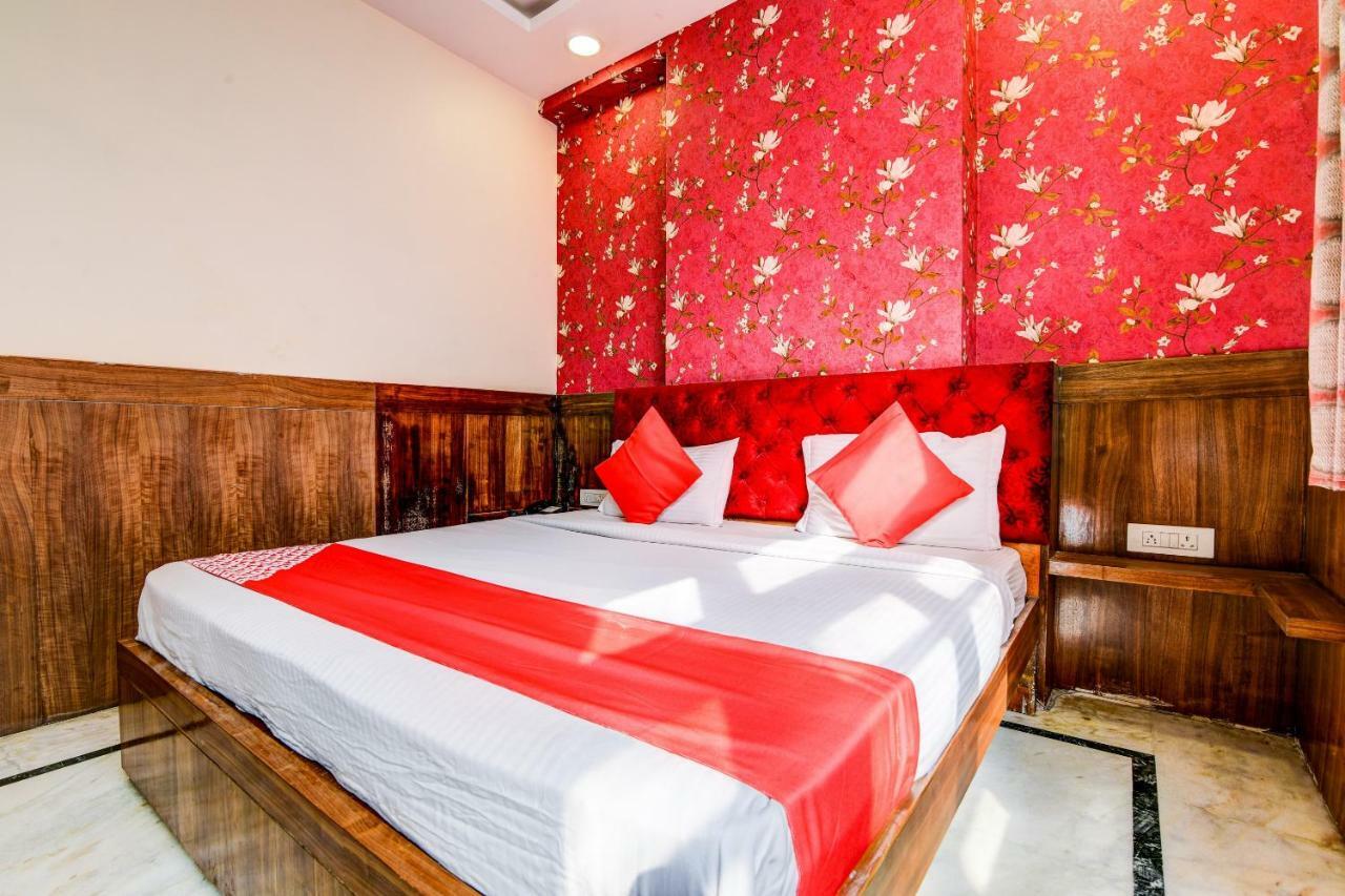 Rahul Palace By Golden Tree Near Metro Station And Ajmal Khan Market Nova Deli Exterior foto
