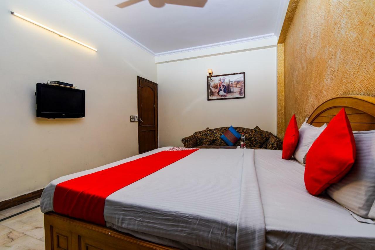 Rahul Palace By Golden Tree Near Metro Station And Ajmal Khan Market Nova Deli Exterior foto